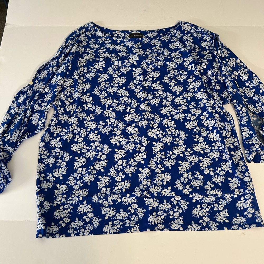 The Limited Blue and‎ White Floral Blouse w/ Split Sleeves